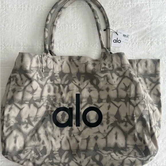 ALO Yoga Black and Gray Patterned Tote Bag, NWT - Picture 5 of 5